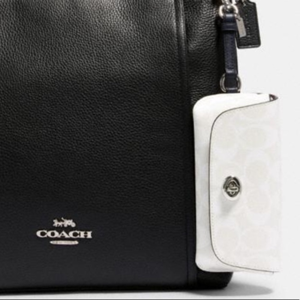 Coach Sunglass Case In Signature Canvas - Picture 2 of 2